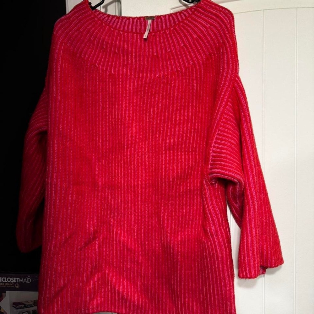 Free People pink sweater with bell sleeves. Size M #knitwear #feminine
